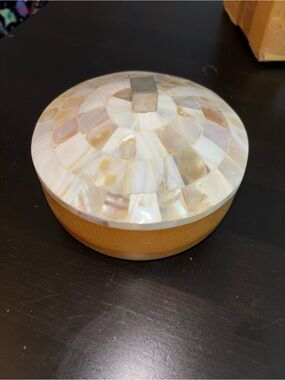 Round Mother-of-Pearl Trinket Box with Gold Base - White/Gold